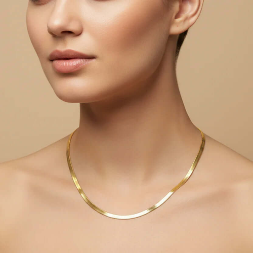 Woman wearing a sleek gold chain necklace by Ceyrah on a neutral background