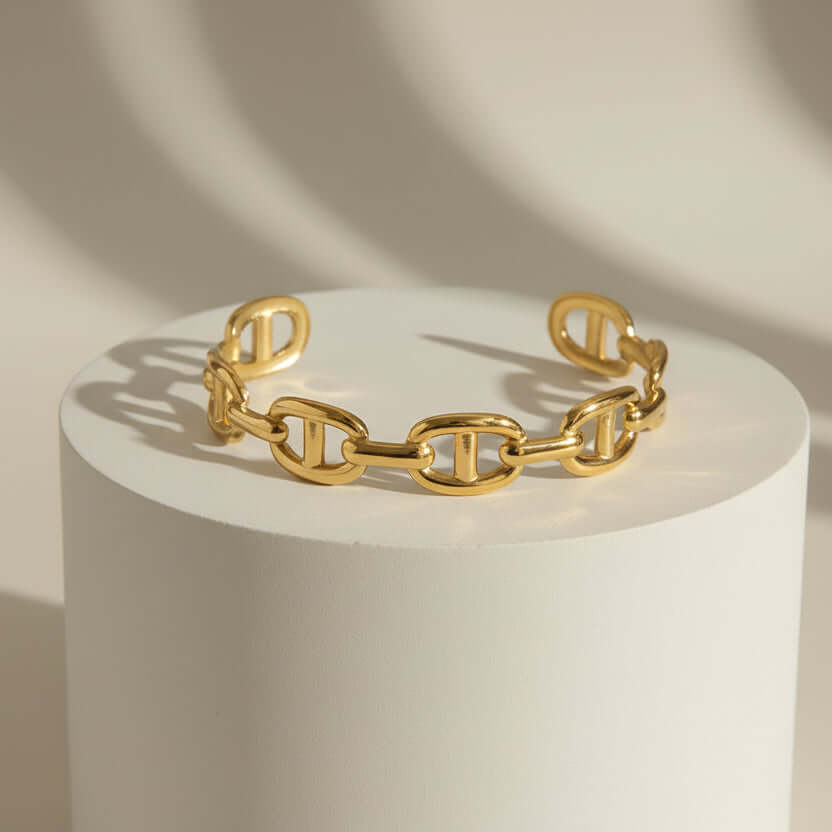 Gold D Link Chain Bracelet on pedestal