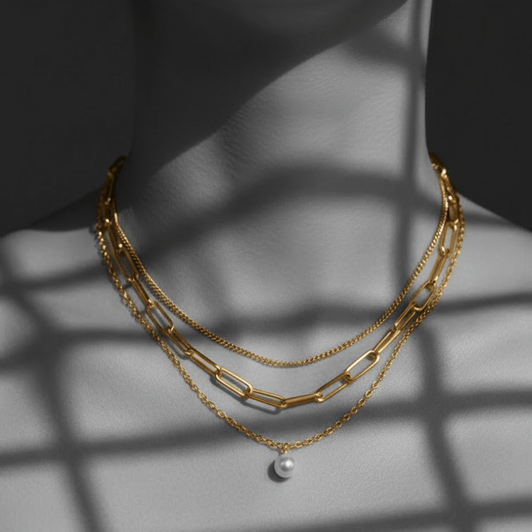 Three-layer Pearl Necklace Gold on model
