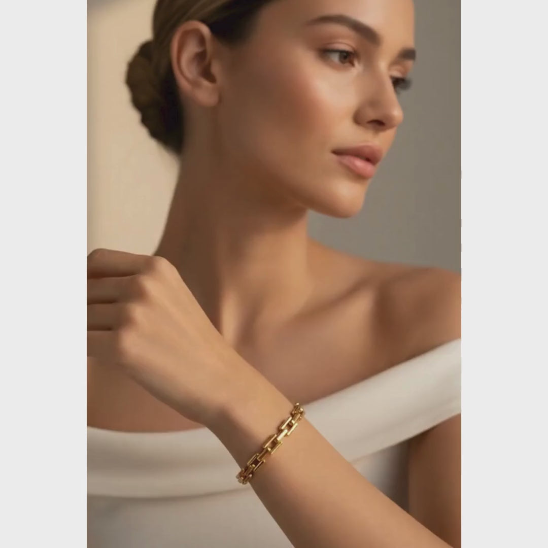 Ceyrah Gold Bold Link Chain Bracelet